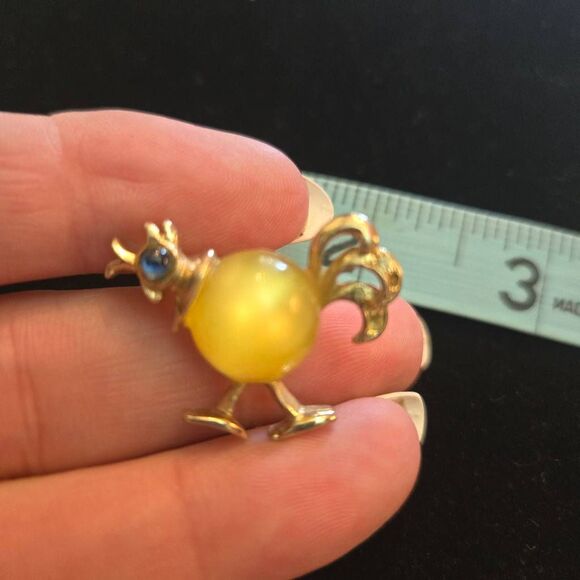 Vintage Walking Bird Pin Gold Yellow Stone Body Blue Rhinestone Brooch - Picture 2 of 5